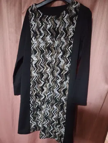 나이가이 이무 블랙과 파도 무늬 긴팔 무릎 기장 원피스 이타리야 계열