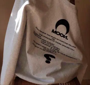 유리카 아쿠츠 문 맨투맨