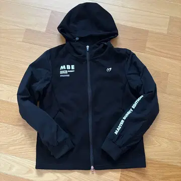MASTER BUNNY EDITION 후드 부착 자켓 블랙