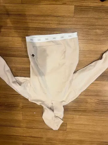 뉴발란스 베이지 후드 부착 스웨터