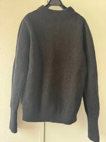 ANDERSEN-ANDERSEN 블랙 소매에 구멍 있음