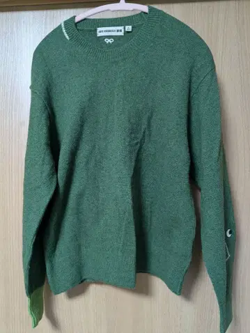 유니클로 ANYA HINDMARCH 스웨터