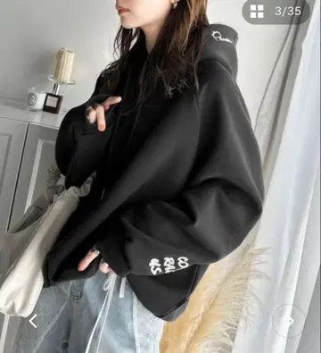 랜덤 자수 속기모 후드티 블랙