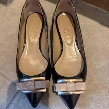 DIANA 블랙 에나멜 스틸레토 펌프스