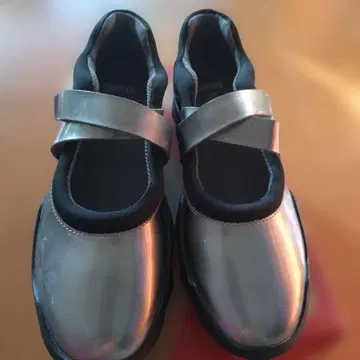 CAMPER 실버 스트랩 플랫슈즈