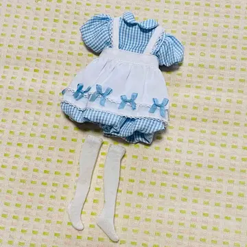 리카짱 캐슬 2025 스프링 컬렉션 차분한 모델 원피스