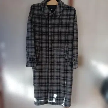 그레이 계열 체크 무늬 체스터 코트