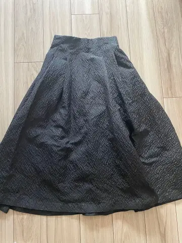 [ 시착만 한 새상품 ] 미라 오웬 플레어 스커트