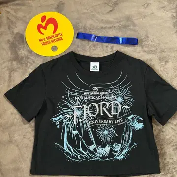 미세스 피오르드 크롭 T셔츠 & 타워 레코드 부채 & 젠진 은색 테이프