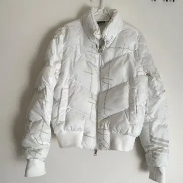 EA7 엠포리오 아르마니 화이트 점퍼