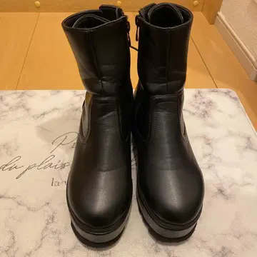 블랙 통굽 부츠