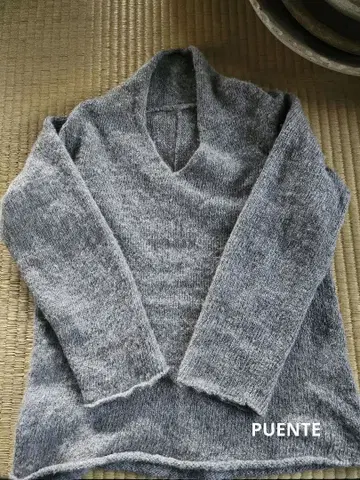 PUENTE 푸엔테 Rueca 그레이 손뜨개 스웨터