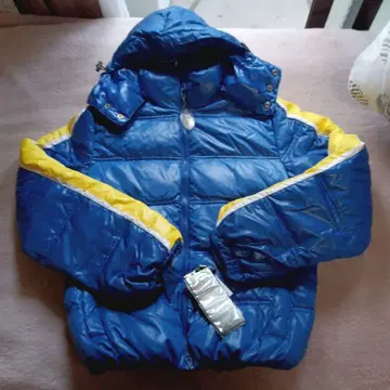 JONEAA 파랑과 옐로우 컬러의 후드 부착 다운 자켓