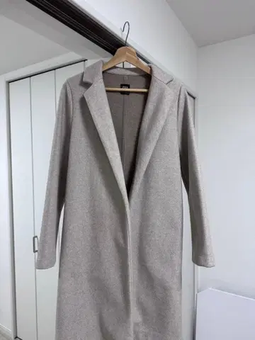 ZARA 베이지 롱 코트 M 사이즈