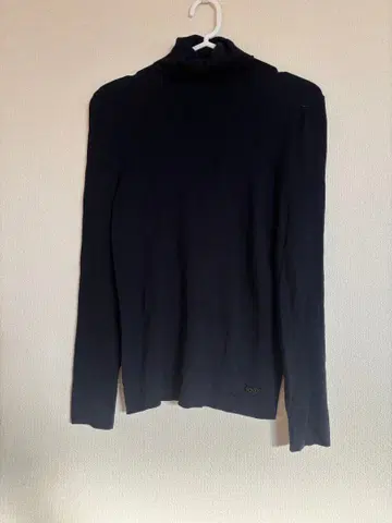 FOXEY 아이보리 터틀넥 긴팔