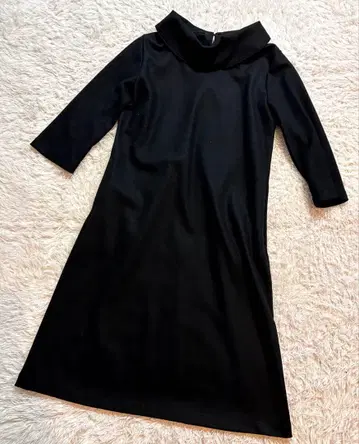 새상품급 도쿄 베이직 TOKYO BASIC 압축 울 원피스