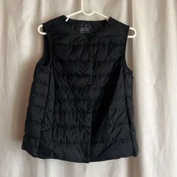 무인양품 경량 다운 노카라 다운 베스트 S 새상품급 블랙