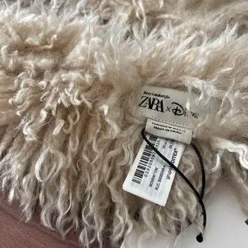 ZARA의 Disney 콜라보 머플러