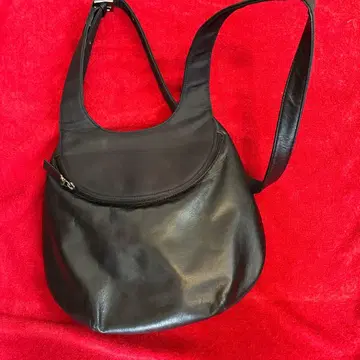 블랙 가죽 숄더백