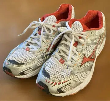 미즈노 러닝화 화이트/오렌지 25.0cm