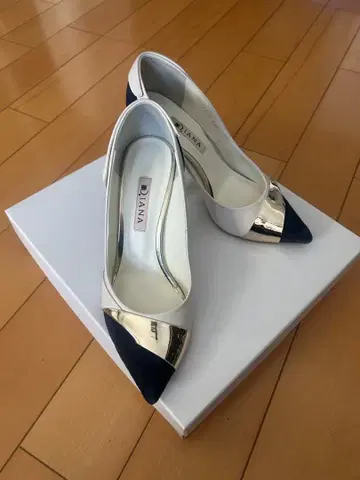 DIANA 다이애나 화이트 네이비 하이힐 23.5 cm