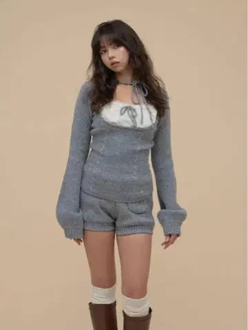 andmary Raven gather set up gray