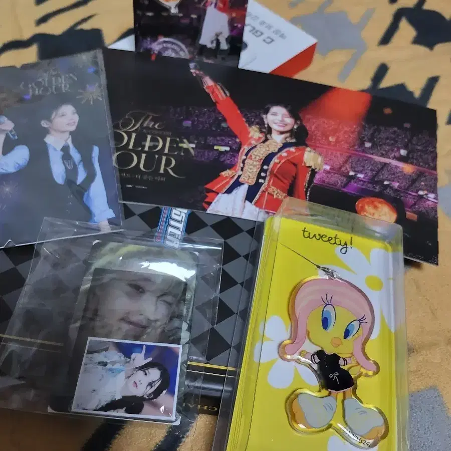 IU | 아이유 Iu goods bulk price on Bunjang Global Site.