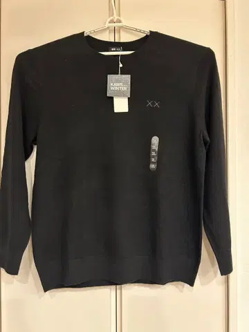 새상품 KAWS x UNIQLO 카우스 윈터 캐시미어 스웨터 XL 블랙