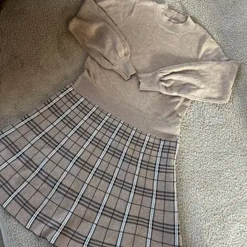 새상품급 펠리시모 도킹 원피스 니트 절개 체크 무늬 M 사이즈