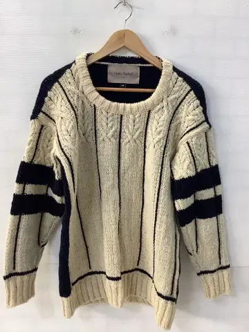 12.4 A244P 케이스리 헤이포드 니트 스웨터 모 100% XS