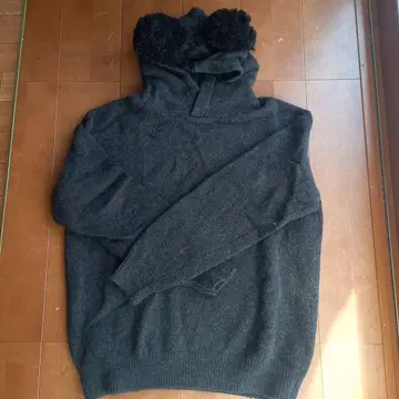 미키마우스 귀 달린 다크 그레이 긴팔 니트