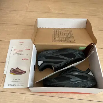 MBT 블랙 스니커즈