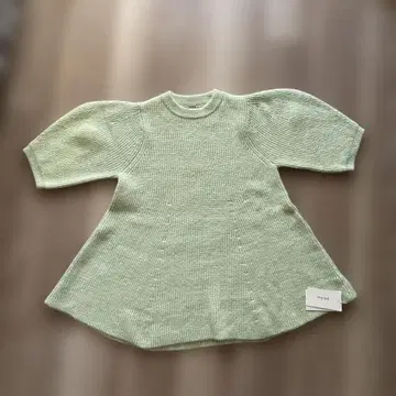 Mila Owen 연한 녹색 5부 퍼프 슬리브 니트 택 포함