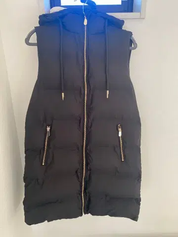 ZARA 후드 부착 블랙 다운 베스트