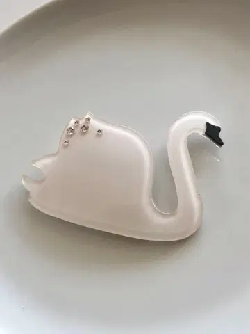 안나 루 백조 모양 브로치
