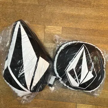 미사용 새상품 volcom 쿠션 2개 세트