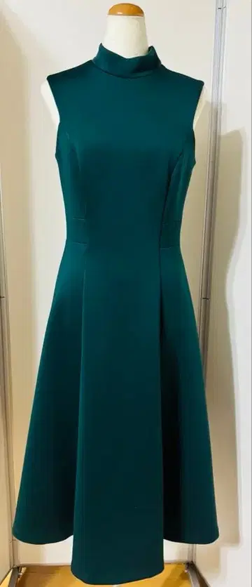 캘빈클라인 다크 그린 슬리브리스 원피스