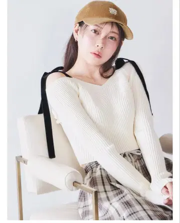 snidel 숄더 리본 오프숄더 니트 풀오버