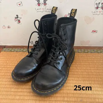 닥터 마틴 블랙 가죽 부츠 8홀 25cm