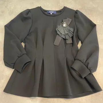 M's 그레이시 브로치 포함 상의