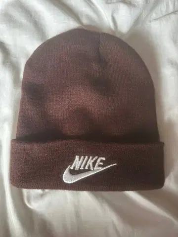 NIKE 브라운 니트 모자