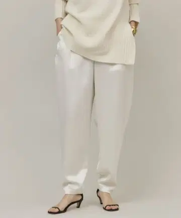 새상품 캘런솔로지 더블 새틴 턱 팬츠