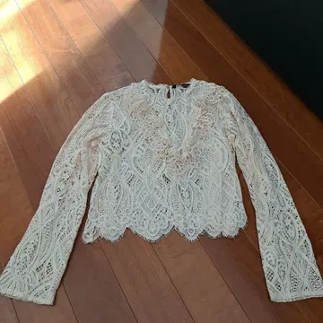 레이스 긴팔 블라우스 크림색