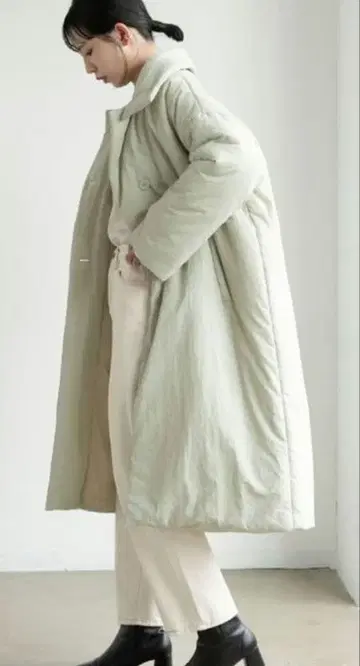 라이트 그린 롱 코트