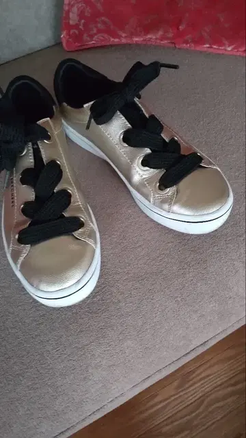 스케쳐스 23.5 골드