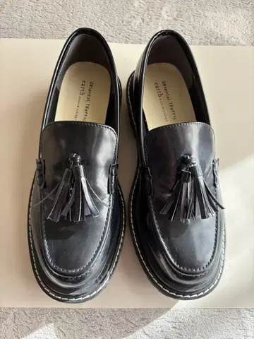 어스 x 오리엔탈 트래픽 통굽 태슬 로퍼 사이즈 39