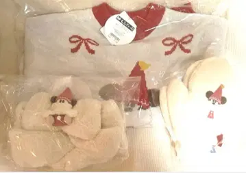 디즈니 크리스마스 2025 릴린린 스웨터, 미튼, 머플러 3세트