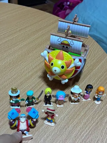 원피스 저금통 사우전드 써니호 피규어 신세계 밀짚모자 일당 + 덤