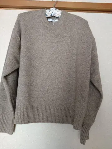 BEAUTY&YOUTH 베이지 크루넥 스웨터