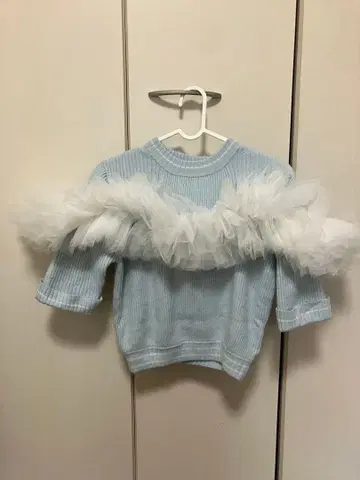 [ 새상품, 미착용 ] Bibiy. 반팔 프릴 니트